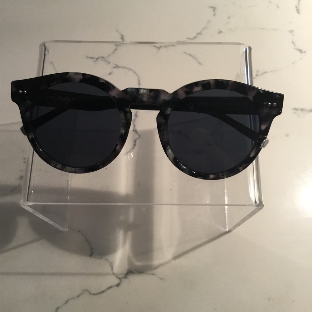 Calvin Klein key hole bridge sunglasses